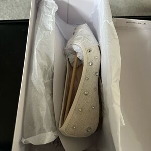 Stylish Cream Flats with Sparkling Details